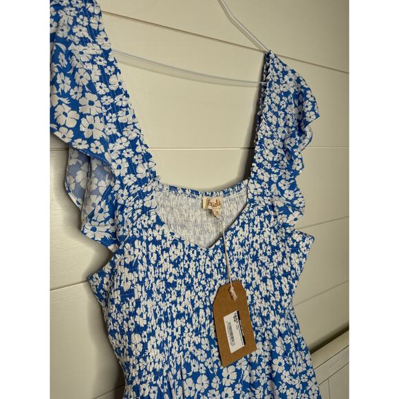 LISTICLE Floral Smocked Dress Blue/White, Ruffled Sleeve NWT, Size Large - Picture 2 of 2